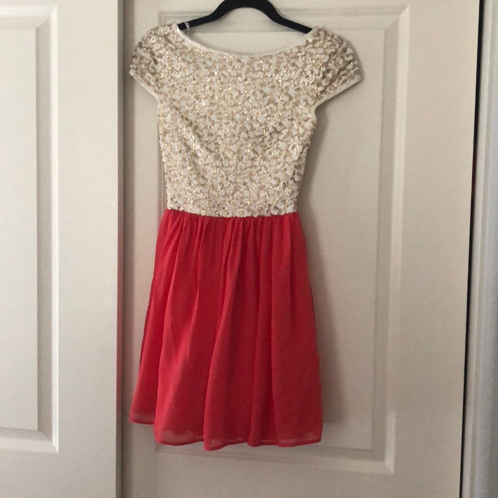 beautiful dress! 🍉